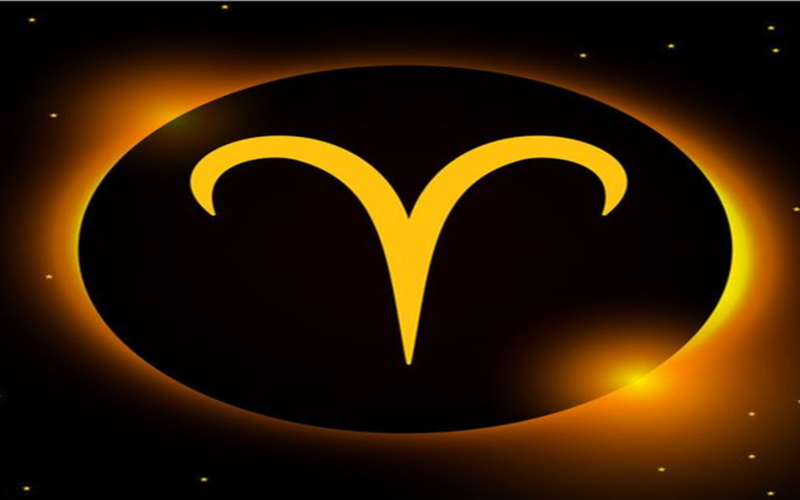 ماذا يخبئ الفلك لمولود برج الحمل في ظل وفرة الفرص المهنية والعاطفية؟